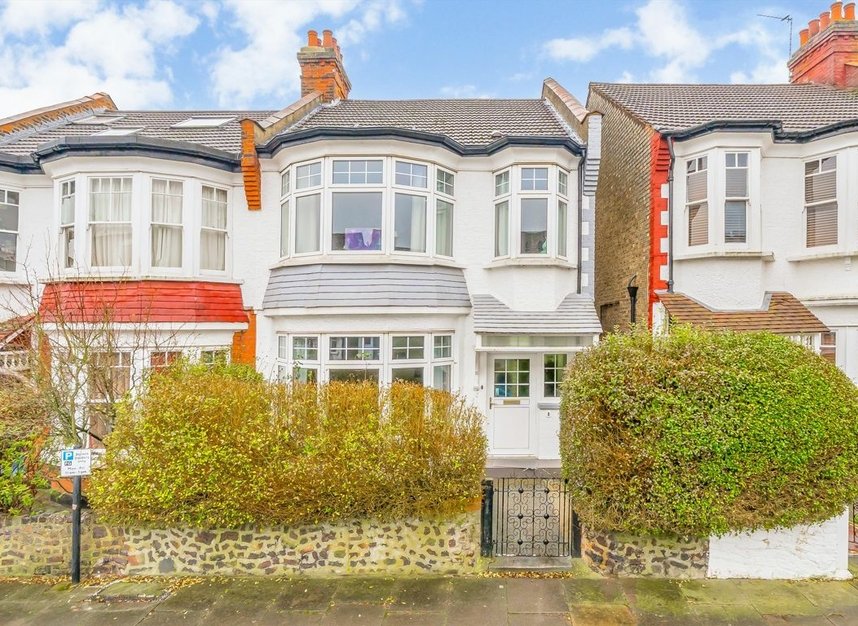 Properties for sale in Fortis Green Avenue - N2 9NA view1