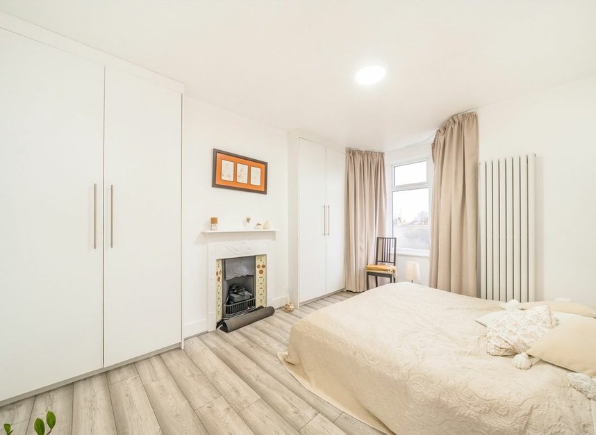 Properties for sale in Fortis Green Avenue - N2 9NA view4