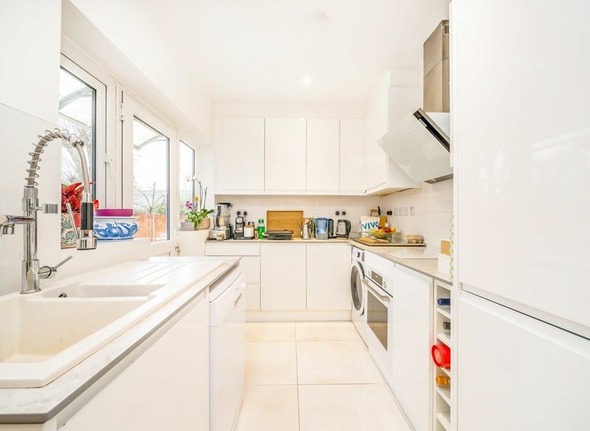 Properties for sale in Fortis Green Avenue - N2 9NA view10