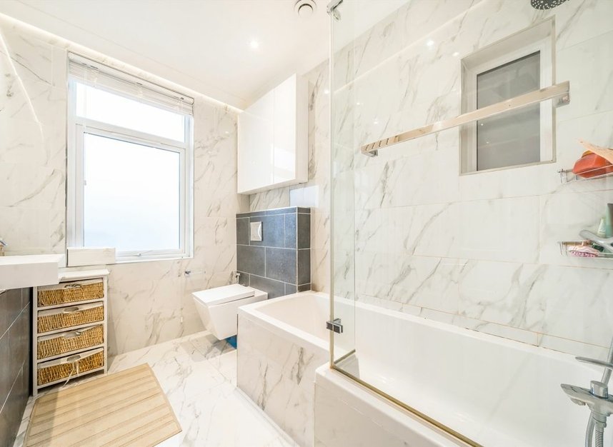 Properties for sale in Fortis Green Avenue - N2 9NA view7