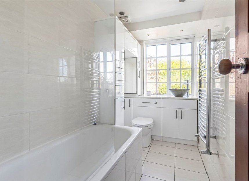 Properties for sale in Fortis Green - N10 3ET view8