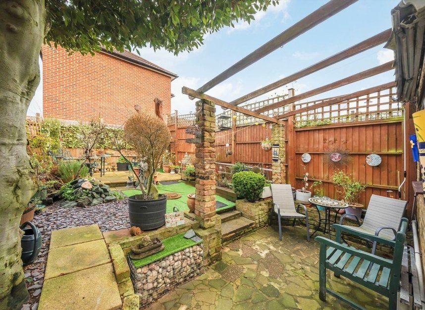 Properties for sale in Framfield Road - W7 1NQ view4