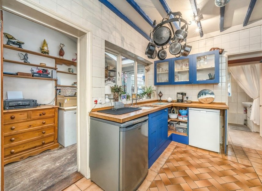 Properties for sale in Framfield Road - W7 1NQ view7