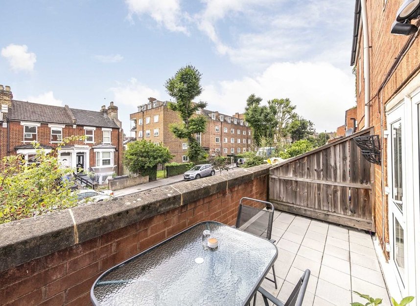 Flat for sale in Framlingham Close, London, E5 (Ref 211223) Dexters