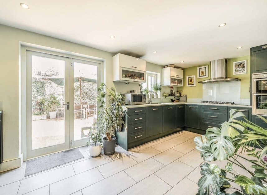 House terraced for sale in Frithville Gardens, London, W12 (Ref