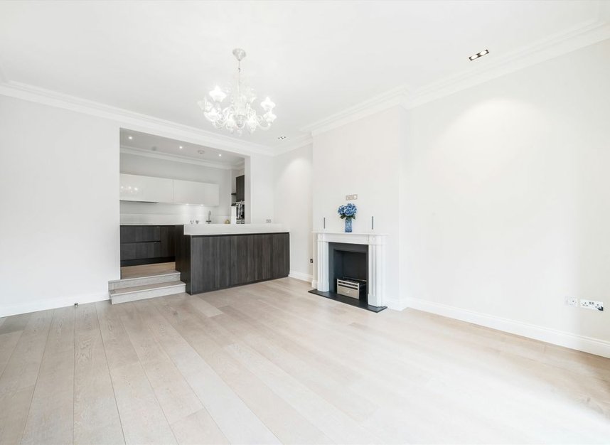 Properties sold in Frognal - NW3 6XT view5