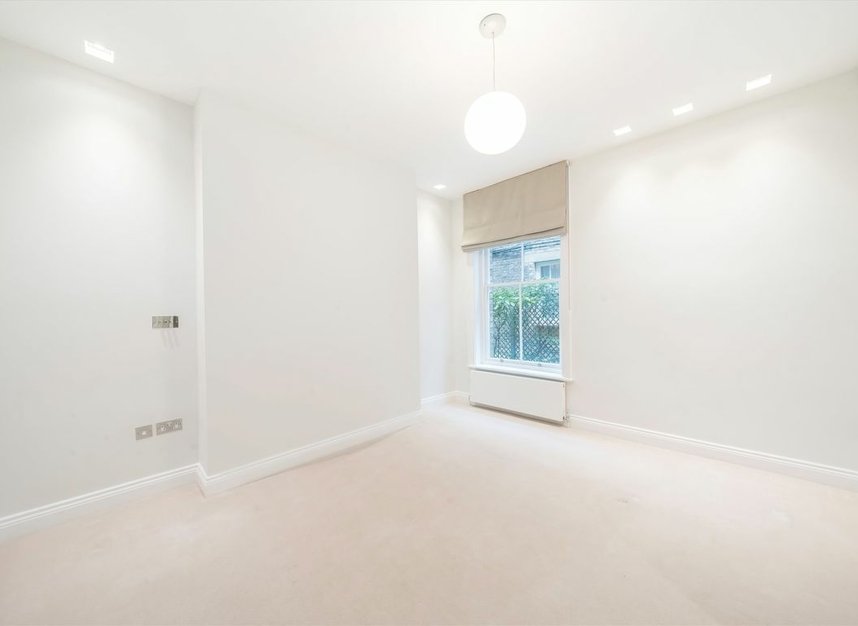 Properties sold in Frognal - NW3 6XT view4
