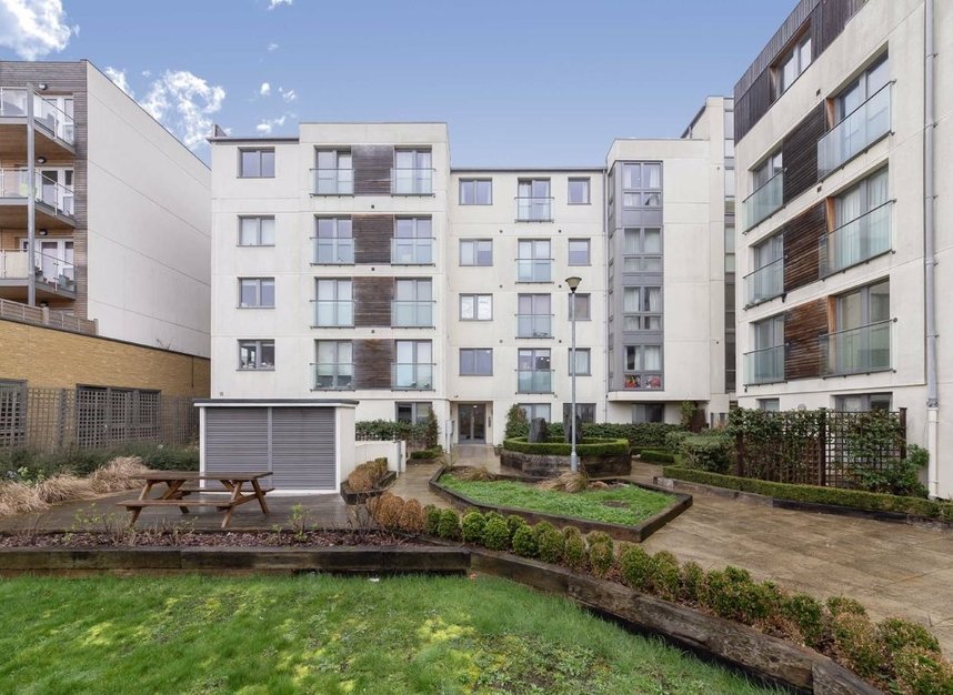 Flat for sale in Richmond, London, TW9 4NR (PID 164419