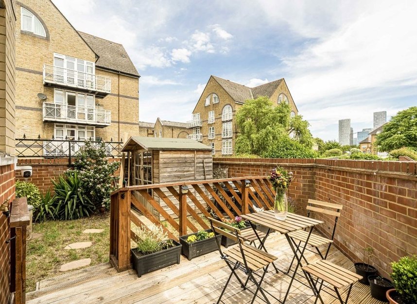 Properties for sale in Garter Way - SE16 6XF view1