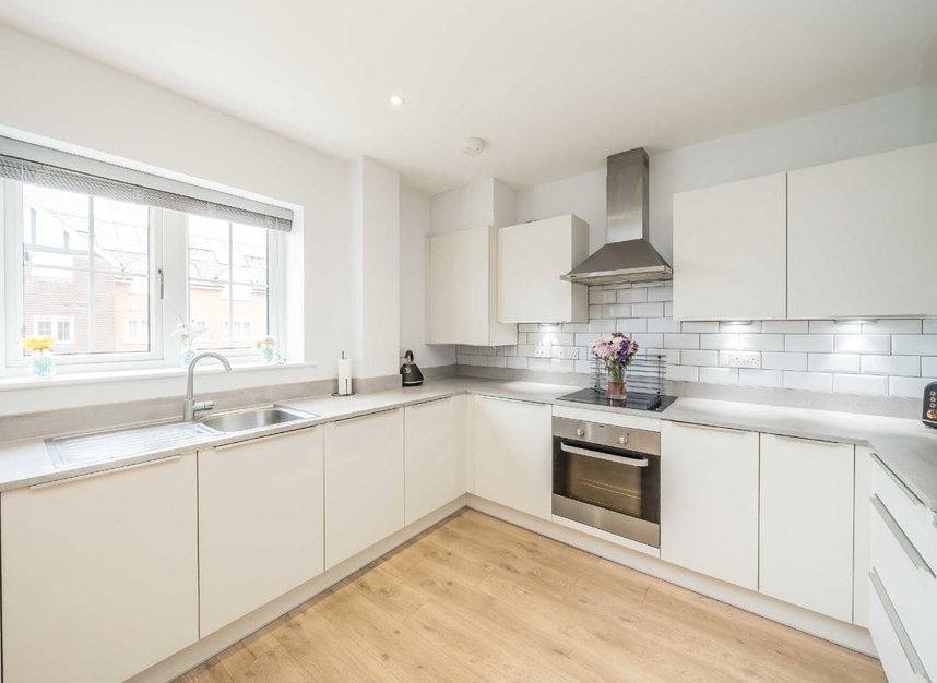 Properties for sale in Gatehouse Close - TW15 1HY view3