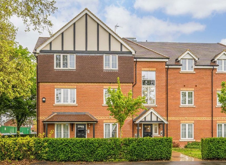 Properties for sale in Gatehouse Close - TW15 1HY view1