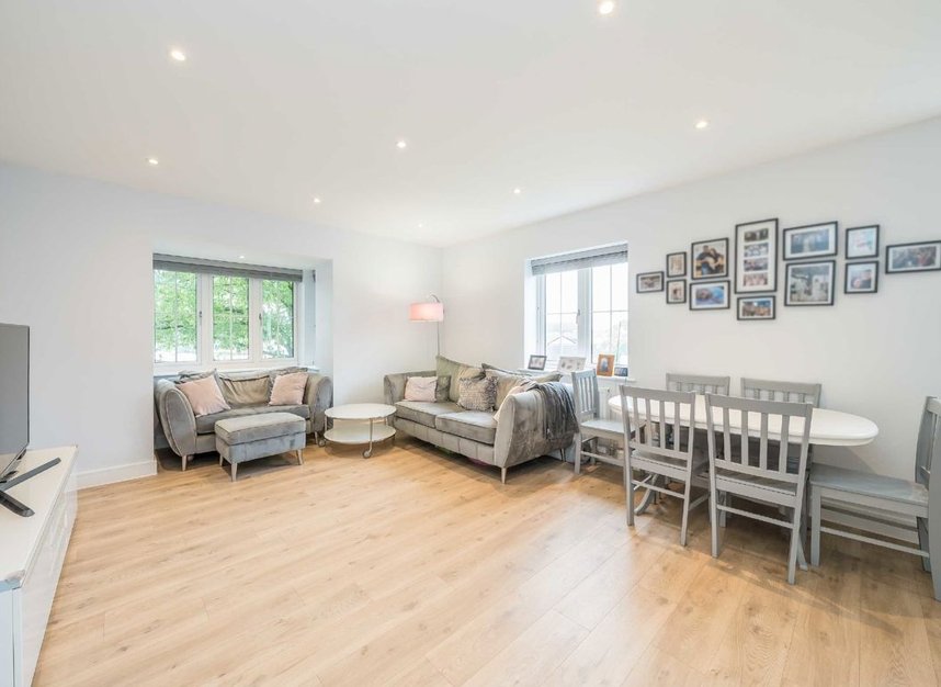 Properties for sale in Gatehouse Close - TW15 1HY view2