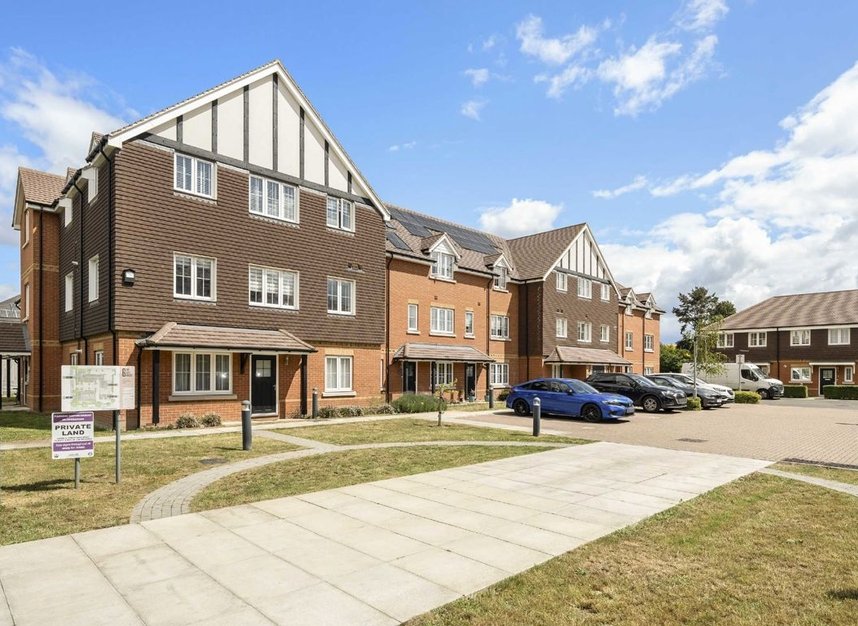 Properties for sale in Gatehouse Close - TW15 1HZ view1