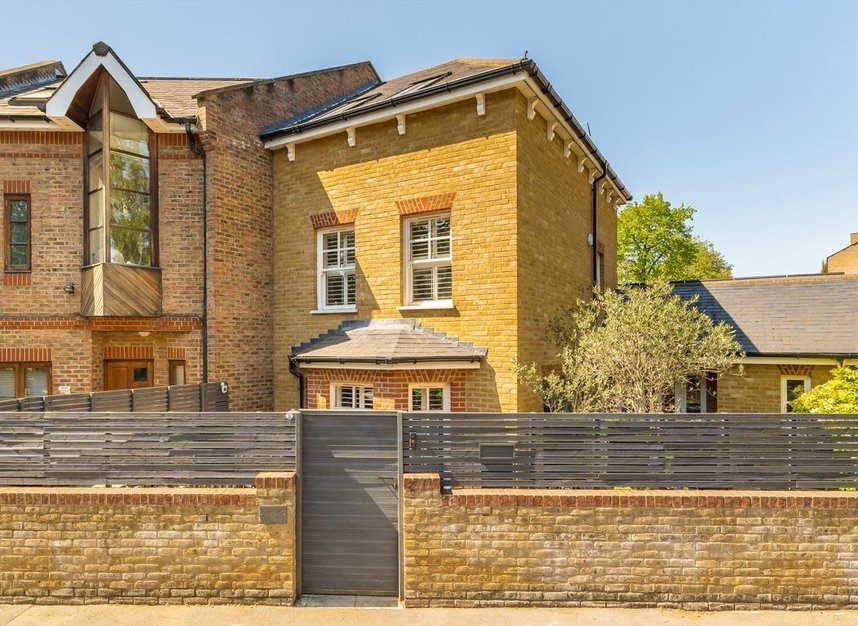Properties for sale in Gauden Road - SW4 6LU view1