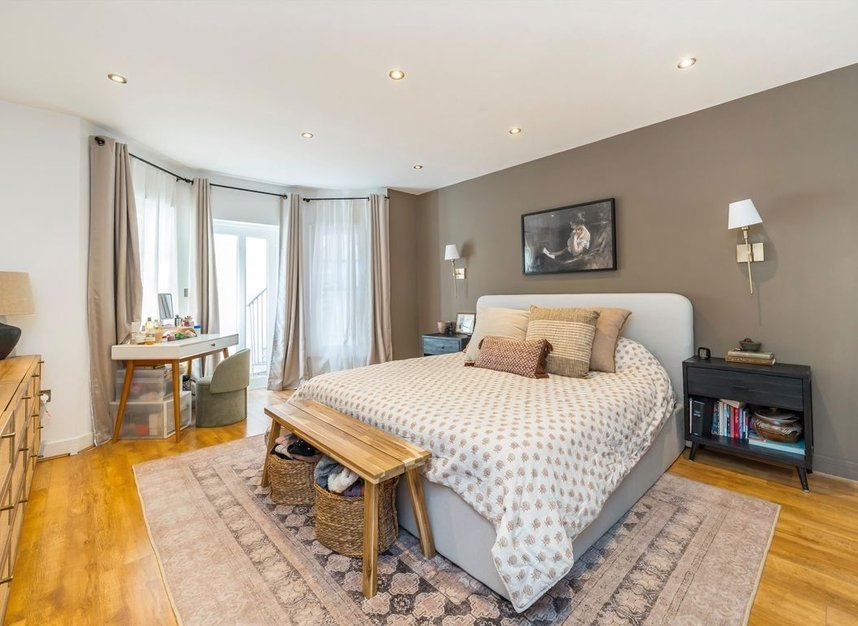Properties for sale in Gauden Road - SW4 6LU view6