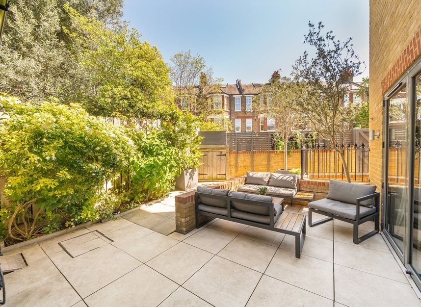 Properties for sale in Gauden Road - SW4 6LU view10