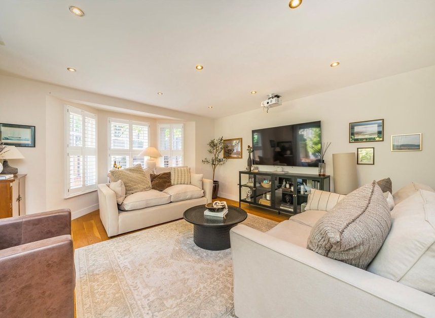 Properties for sale in Gauden Road - SW4 6LU view4