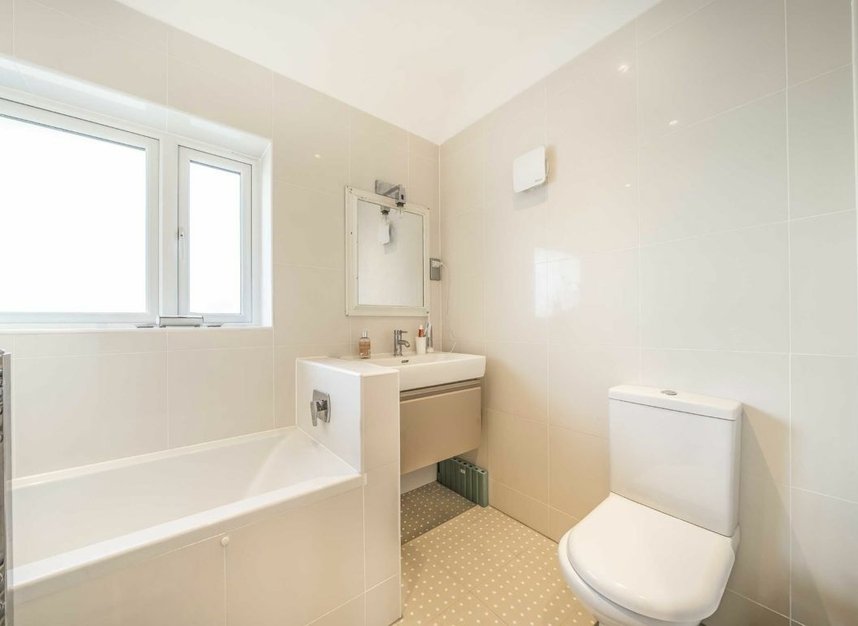 Properties for sale in Gibsons Hill - SW16 3ES view18