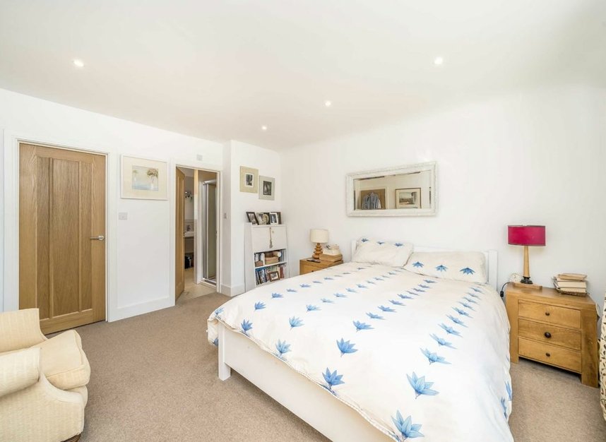 Properties for sale in Gibsons Hill - SW16 3ES view12