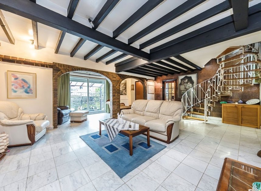 Properties for sale in Glenburnie Road - SW17 7NG view2