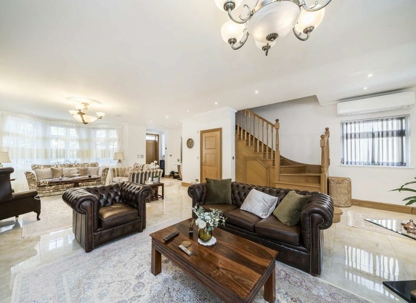 Properties for sale in Glendun Road - W3 7AJ view2