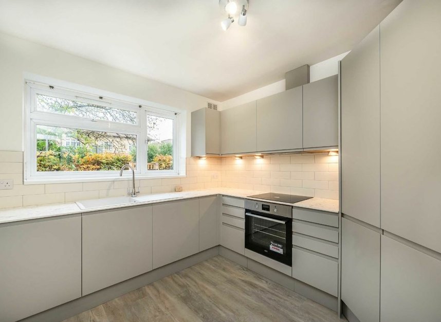 Properties sold in Gloucester Road - KT1 3RL view3