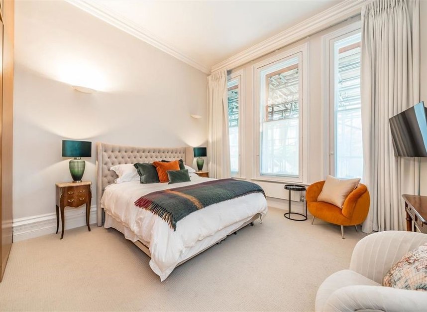 Properties for sale in Gloucester Road - SW7 4QF view7