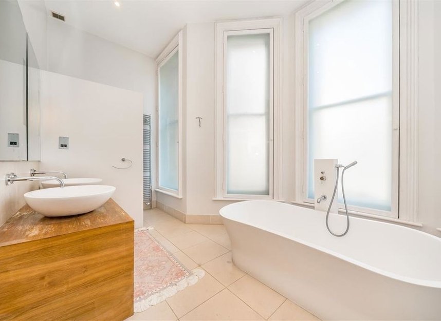 Properties for sale in Gloucester Road - SW7 4QF view8