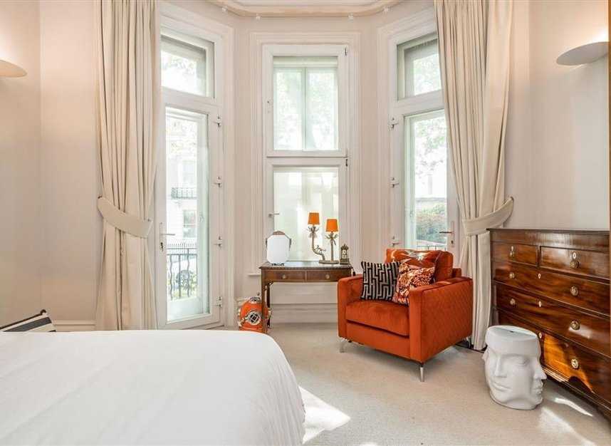 Properties for sale in Gloucester Road - SW7 4QF view6