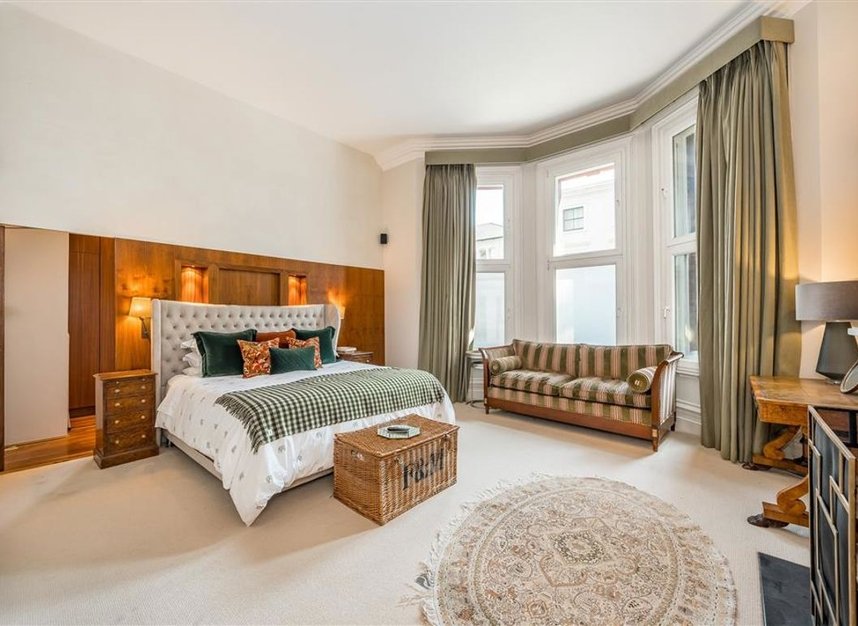 Properties for sale in Gloucester Road - SW7 4QF view5