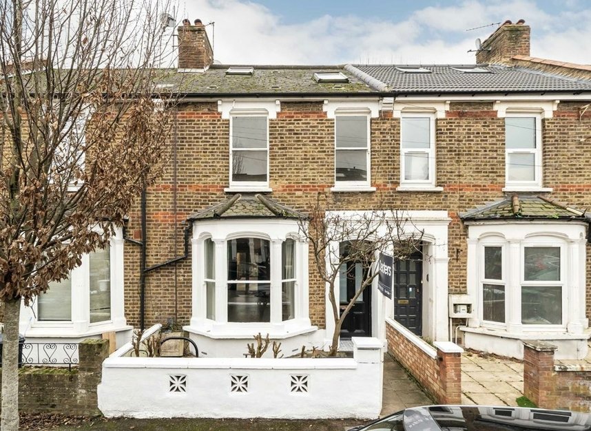 Properties for sale in Gloucester Road - W3 8PD view1
