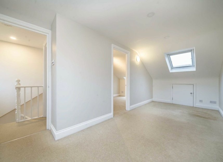 Properties for sale in Gloucester Road - W3 8PD view5