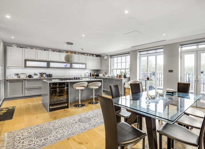 Properties for sale in Gloucester Square - W2 2TB view6