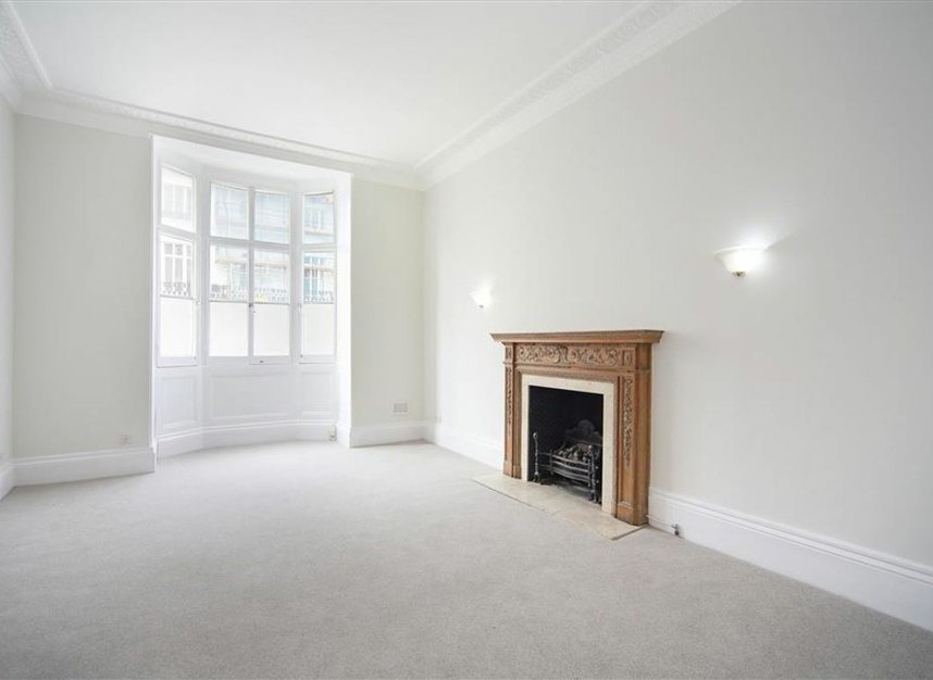Properties for sale in Gloucester Terrace - W2 3HH view1
