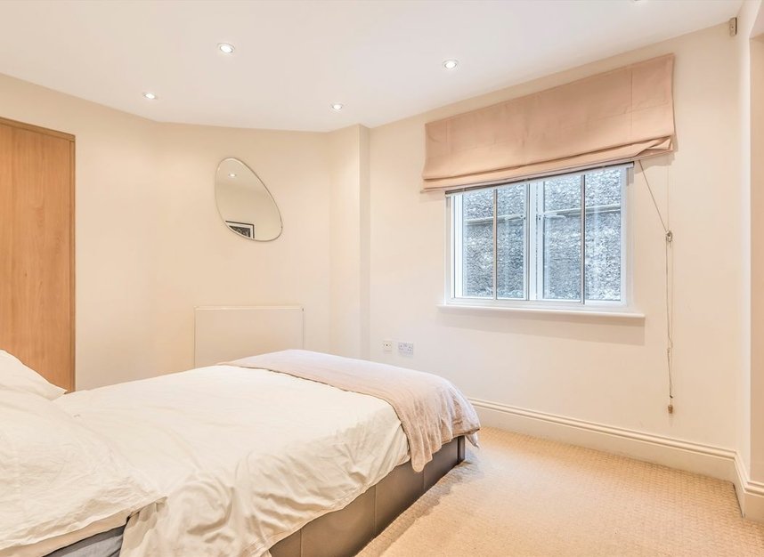 Properties for sale in Gloucester Terrace - W2 3DJ view5