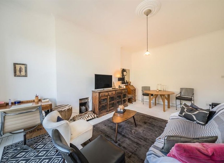 Properties for sale in Gloucester Terrace - W2 6HR view3
