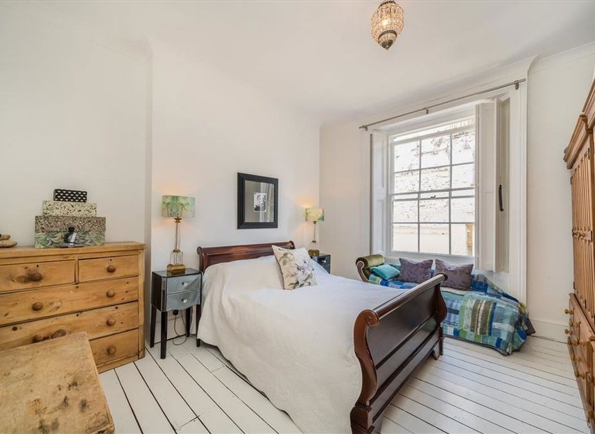 Properties for sale in Gloucester Terrace - W2 6HR view5