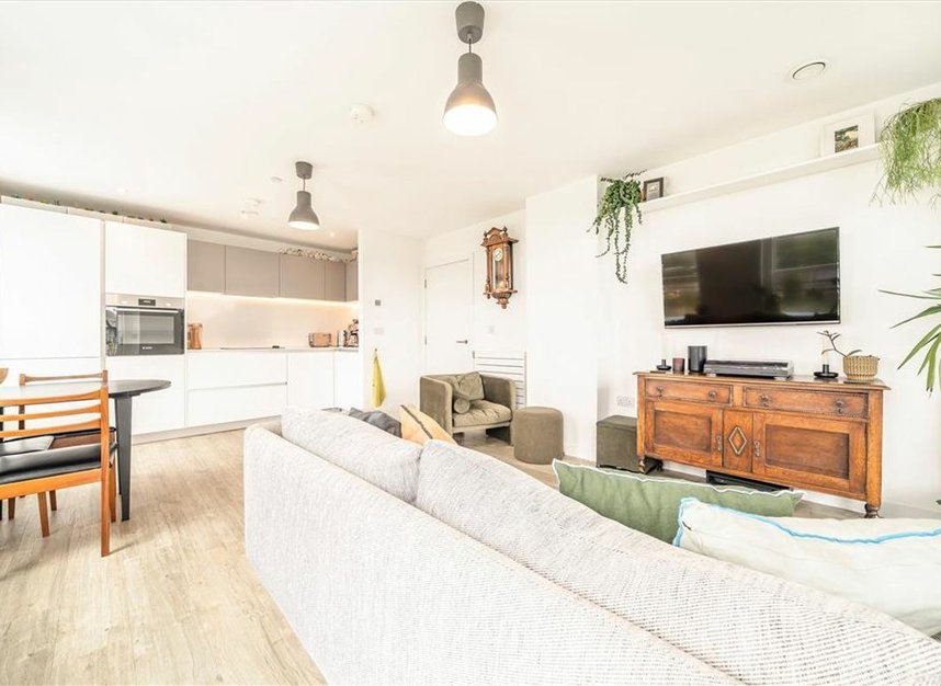 Properties for sale in Goodwood Road - SE14 6FE view3