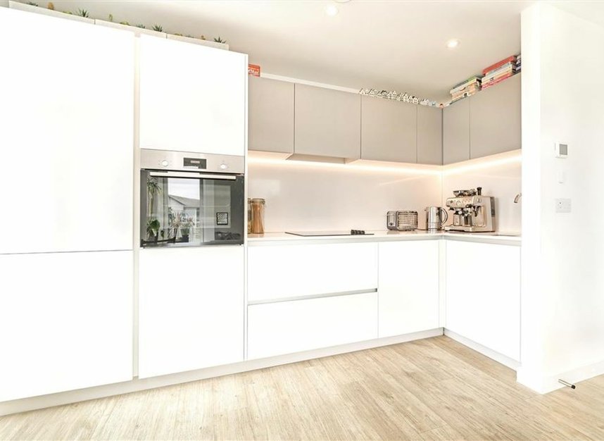 Properties for sale in Goodwood Road - SE14 6FE view4