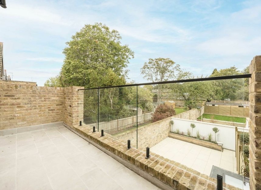 Properties for sale in Gordon Road - W5 2AR view1