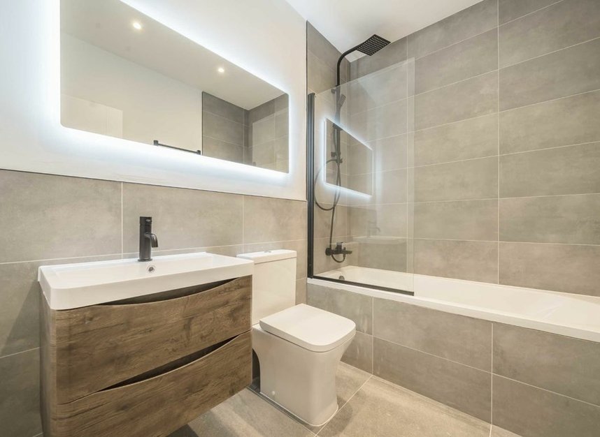 Properties for sale in Gordon Road - W5 2AR view4