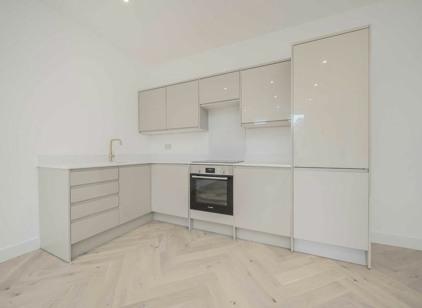 Properties for sale in Gordon Road - W5 2AR view1