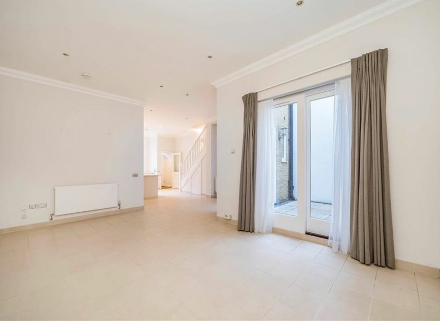Properties for sale in Great Cumberland Mews - W1H 7DZ view2
