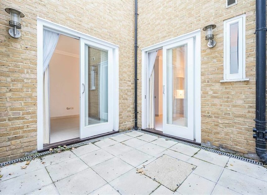 Properties for sale in Great Cumberland Mews - W1H 7DZ view4