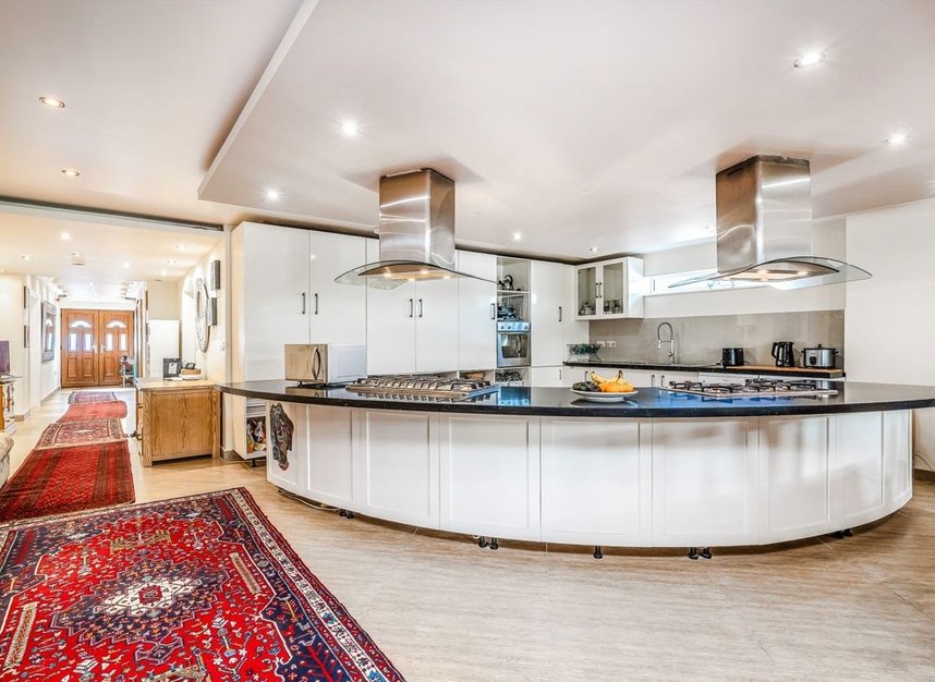 Properties for sale in Great West Road - TW7 4PU view4