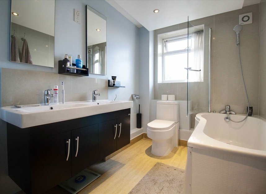 Properties for sale in Great West Road - TW7 4PU view13