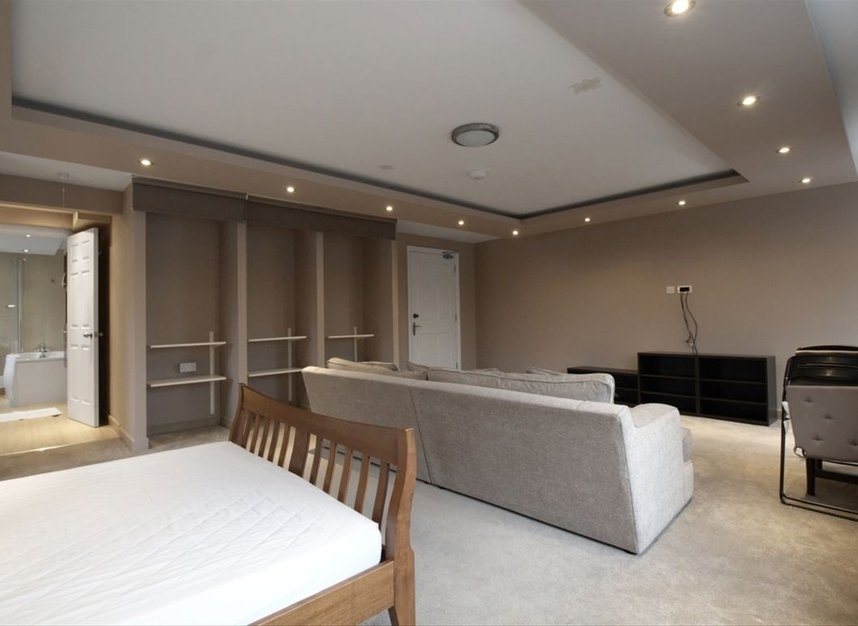 Properties for sale in Great West Road - TW7 4PU view17
