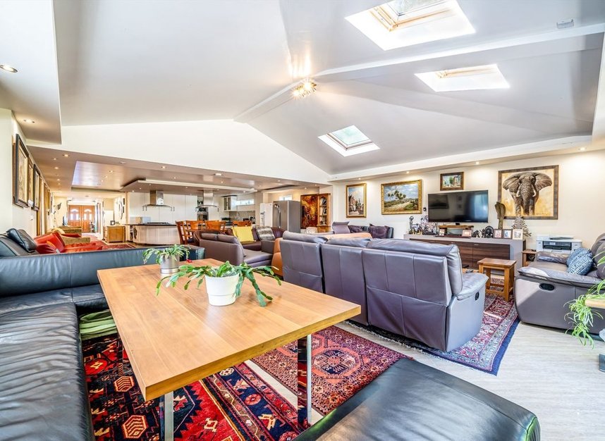 Properties for sale in Great West Road - TW7 4PU view2