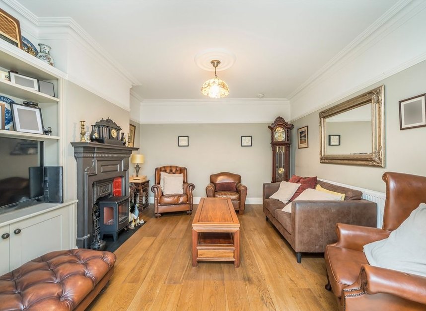 Properties for sale in Greenford Avenue - W7 3DB view7