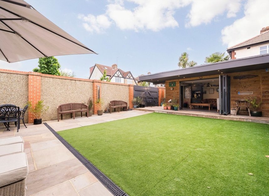 Properties for sale in Greenford Avenue - W7 3DB view12